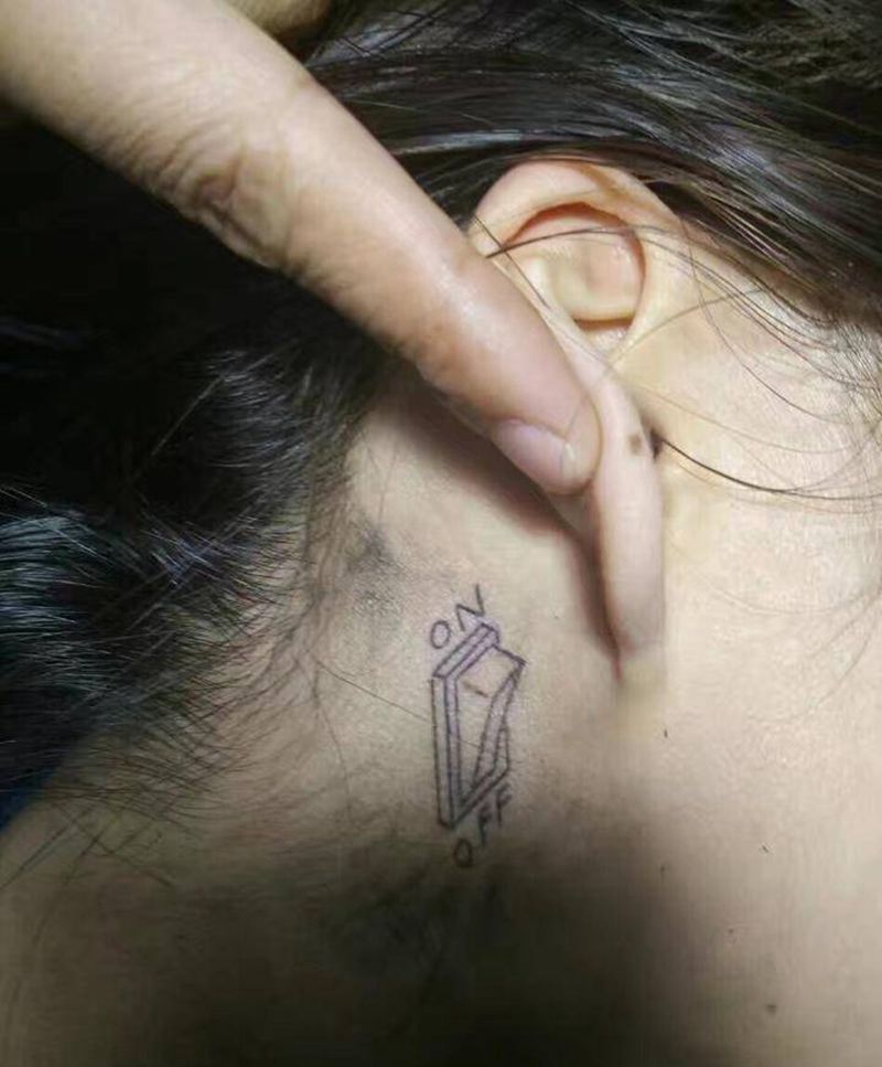 美女小开关纹身图片_