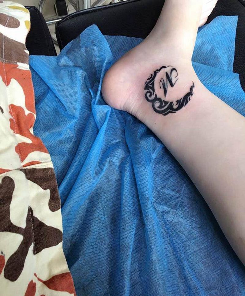 美女脚踝纹身图片_