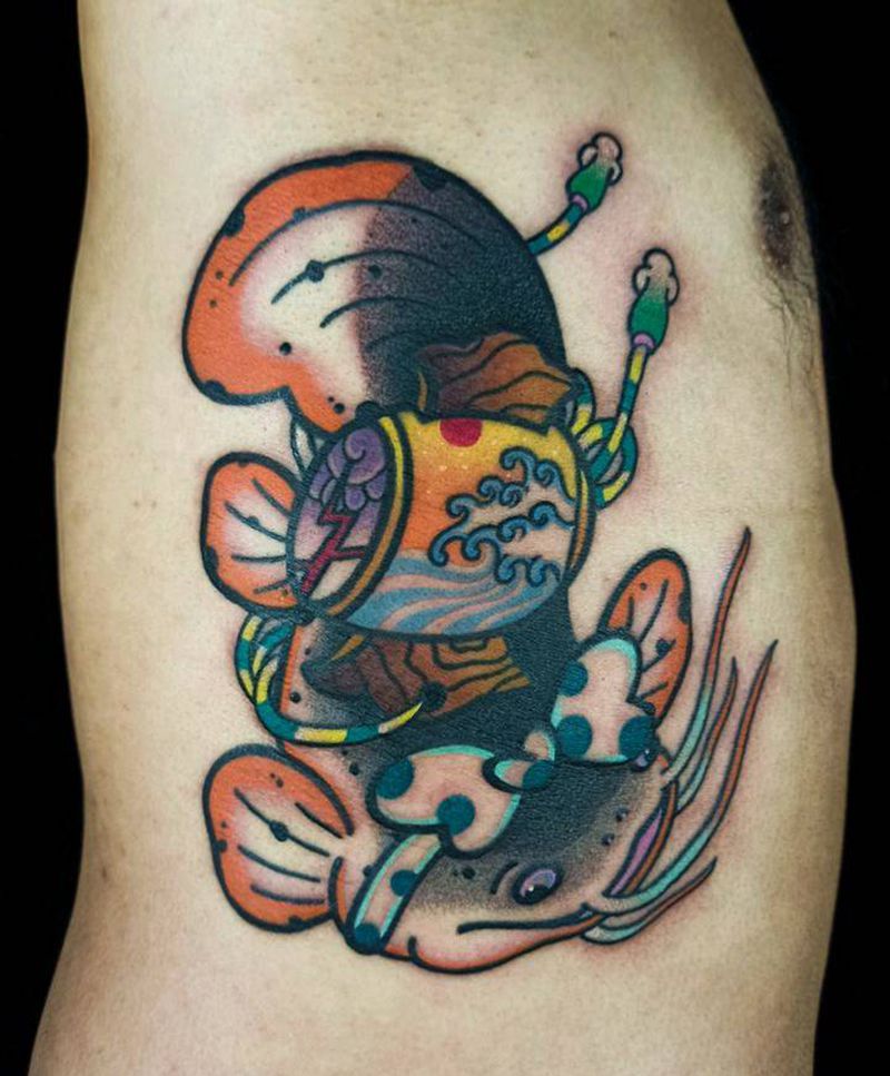 地震鲶纹身图片_腹部背部老传统Old School鲶鱼地震鲶纹身图案