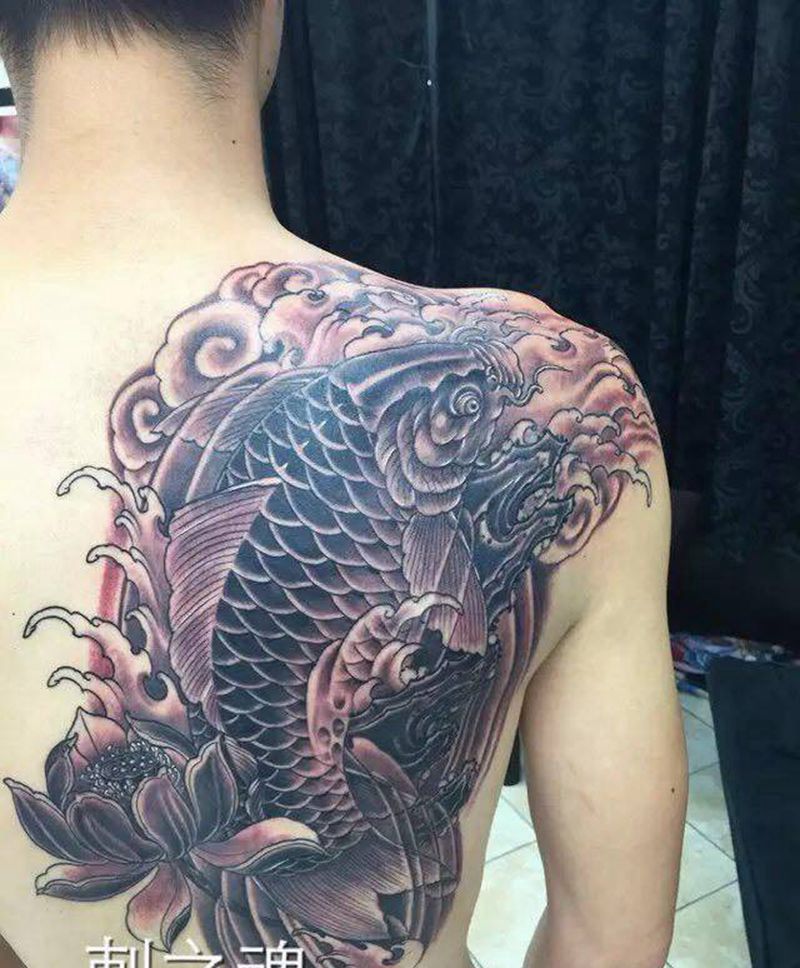 鲤鱼莲花纹身图片_成品肩部传统原创纹身图案