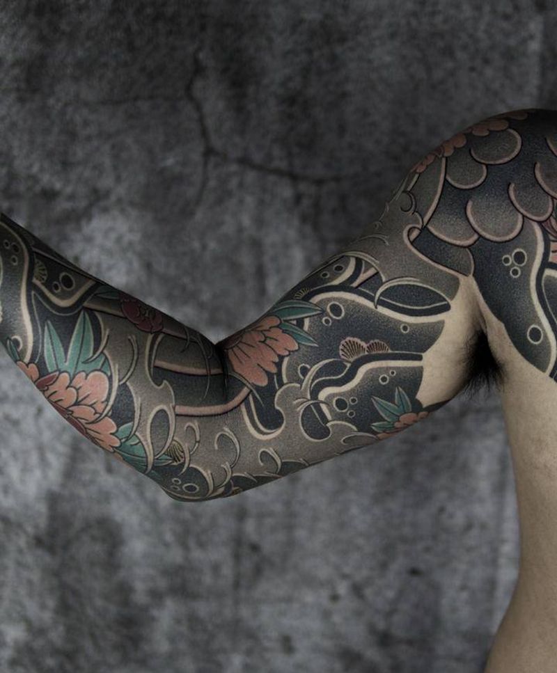 老传统半胛花臂纹身图片_手臂胸部老传统新传统牡丹老传统半胛纹身图案