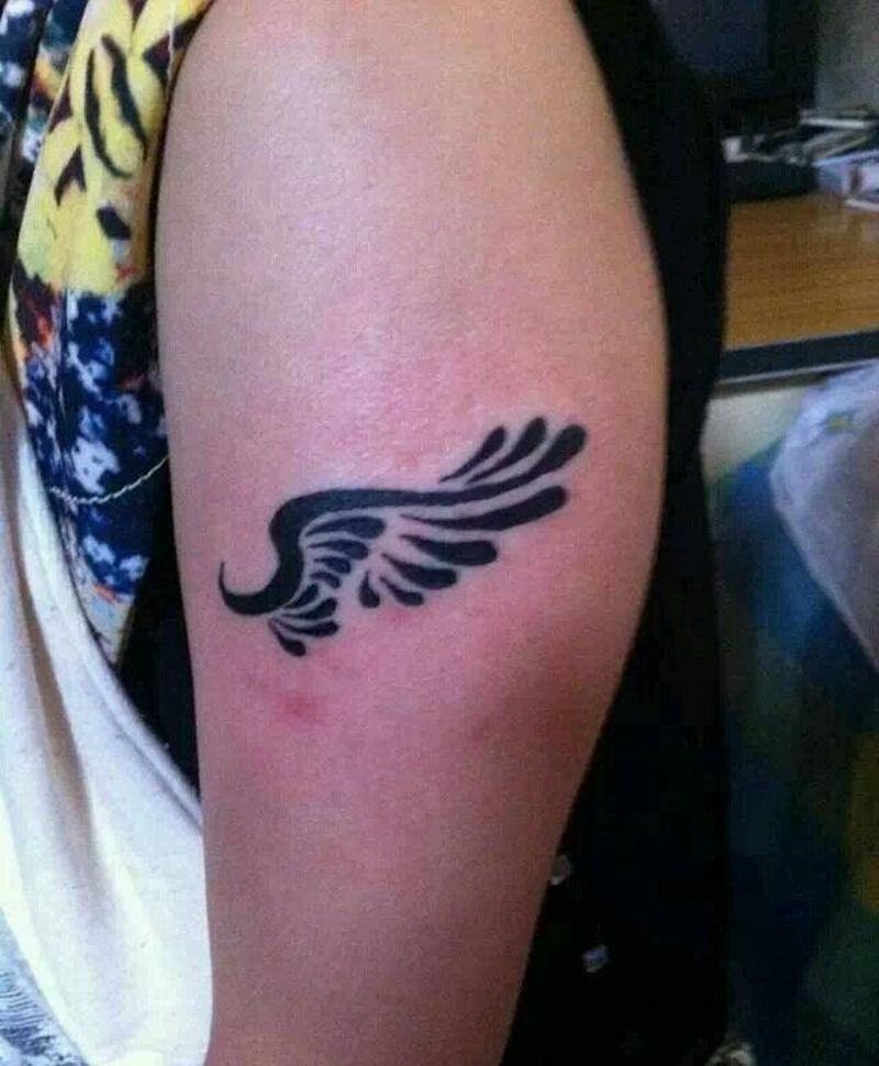 翅膀图腾纹身图片_手臂欧美图腾情侣成品纹身图案
