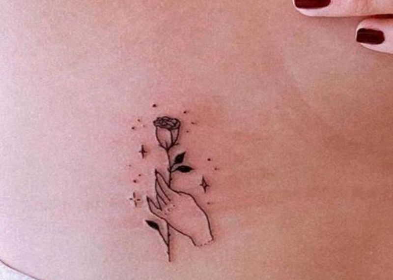 玫瑰纹身图片_腰部几何纹身图案