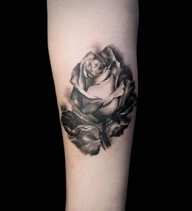 玫瑰纹身图片_手臂欧美写实纹身图案