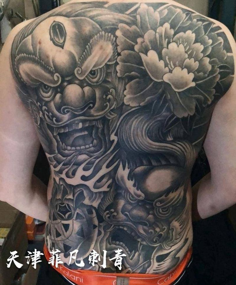 唐狮绣球纹身图片_背部新传统纹身图案