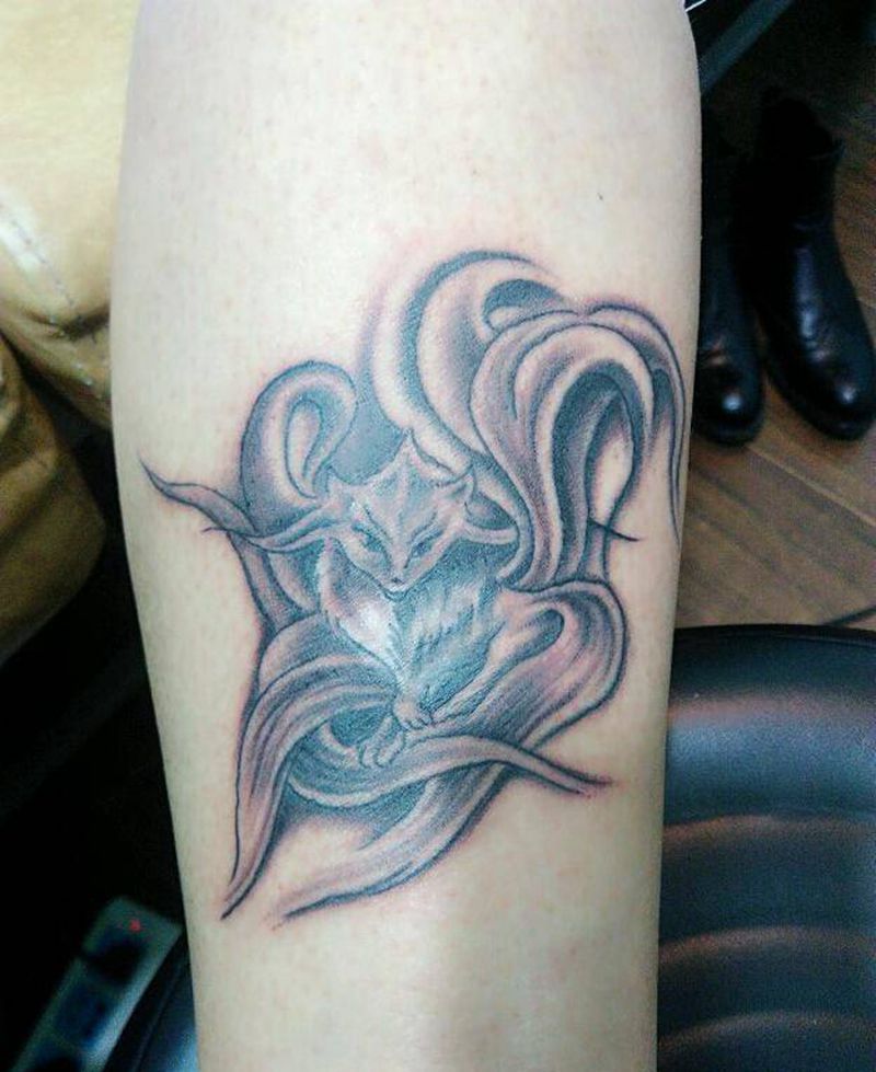 九尾狐纹身图片_腿部传统动物宗教成品纹身图案