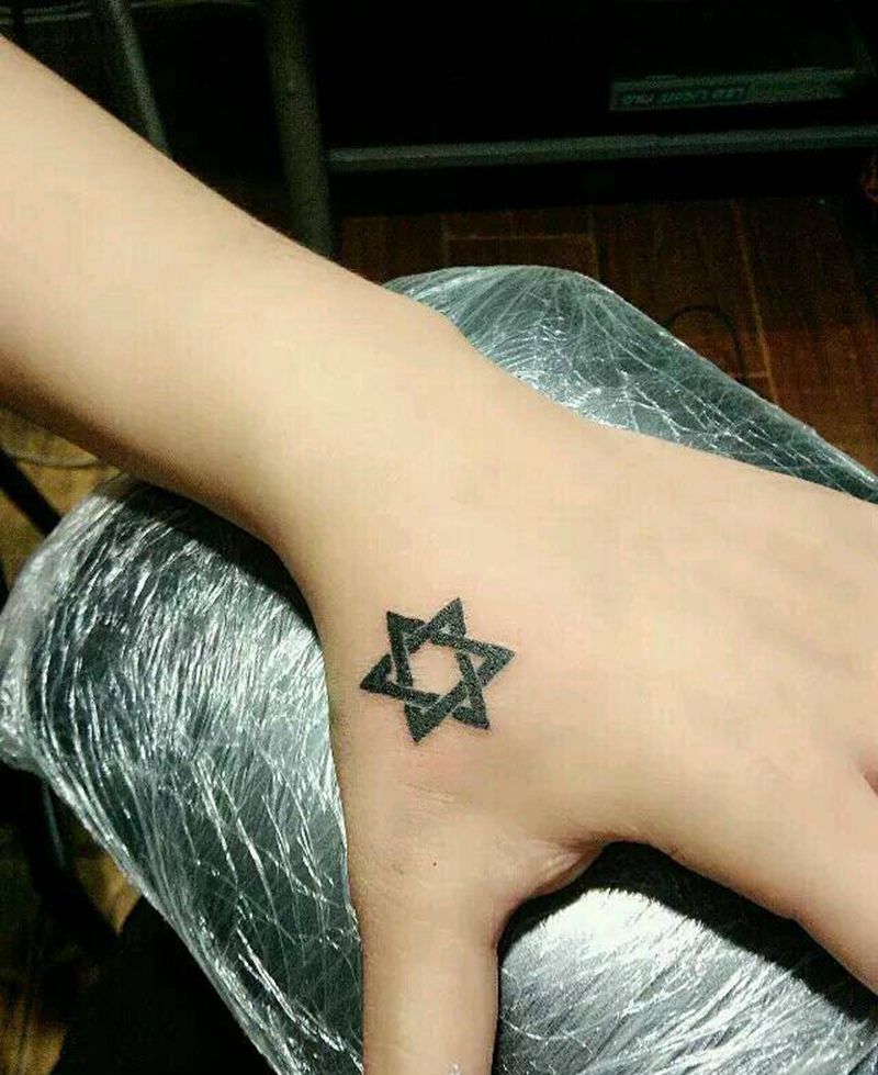 虎口小清新纹身图片_成品纹身图案