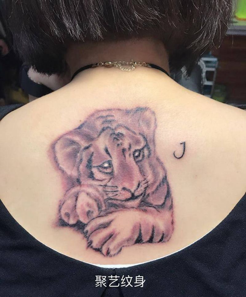 肖像小老虎纹身图片_成品背部肖像动物纹身图案