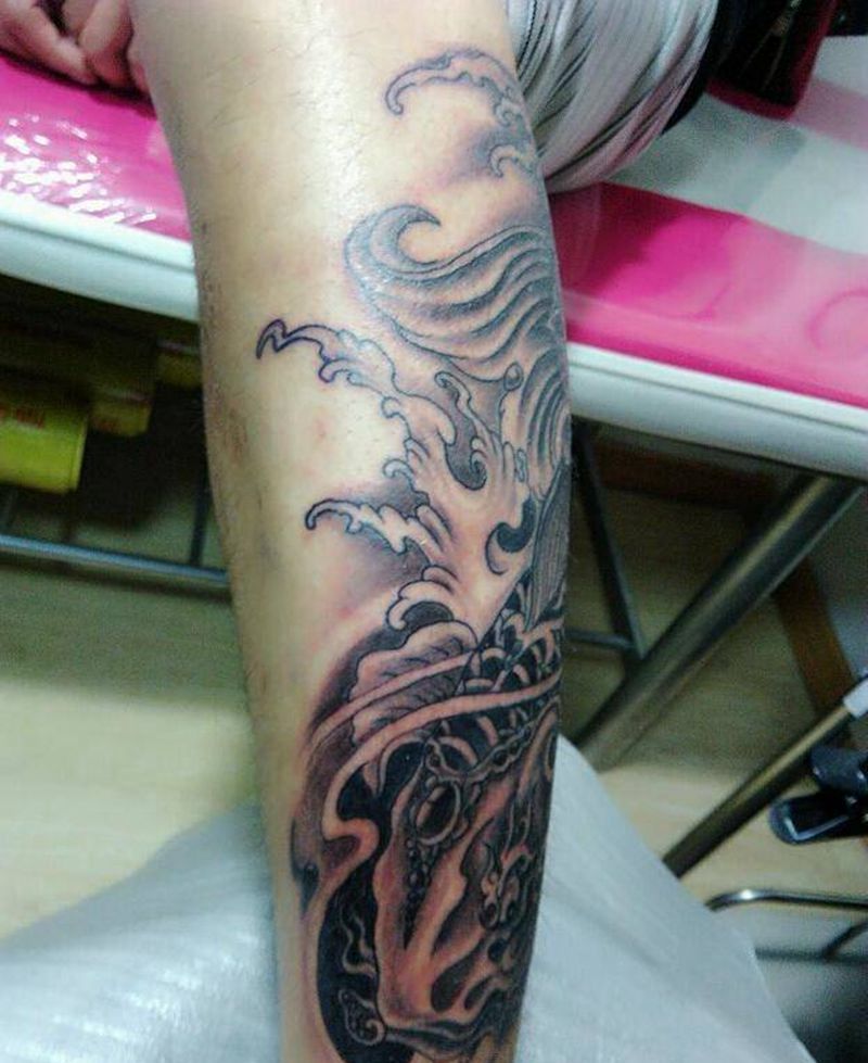 小腿鲤鱼纹身图片_腿部传统动物成品纹身图案