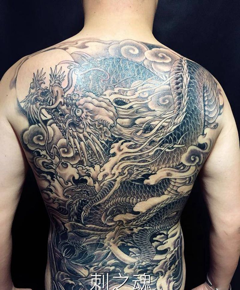 满背龙纹身图片_背部传统动物原创纹身图案