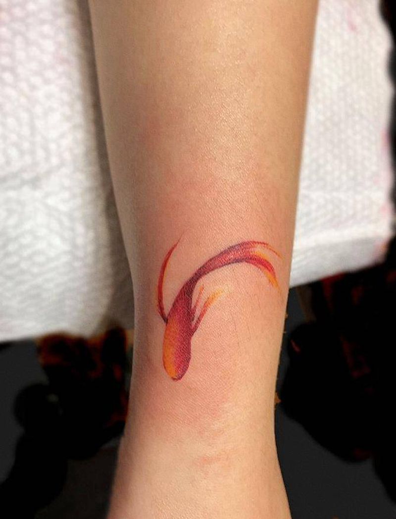 金鱼纹身图片_手部点刺纹身图案