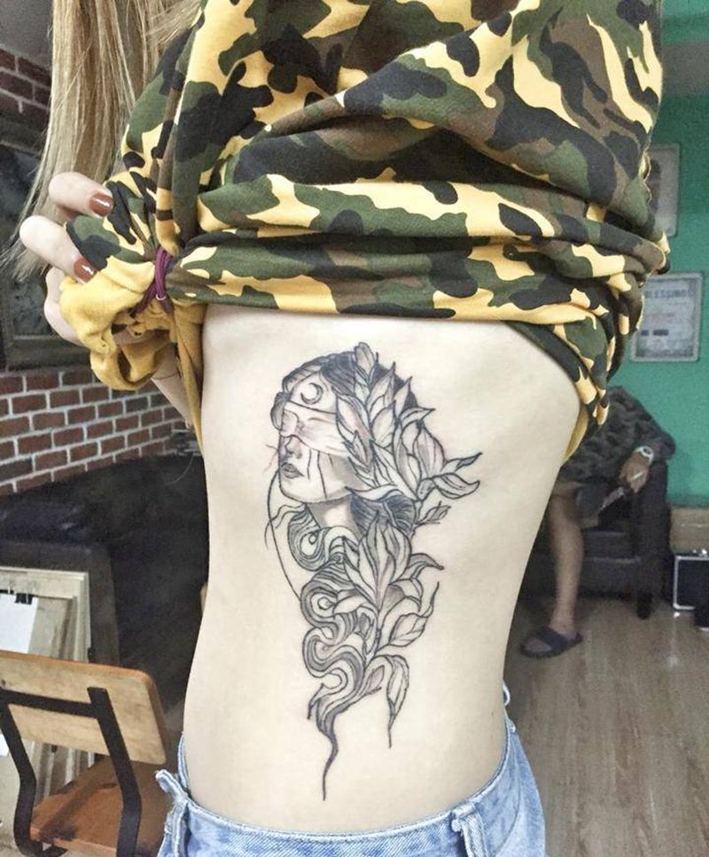 正义女神纹身图片_腰部欧美人物纹身图案