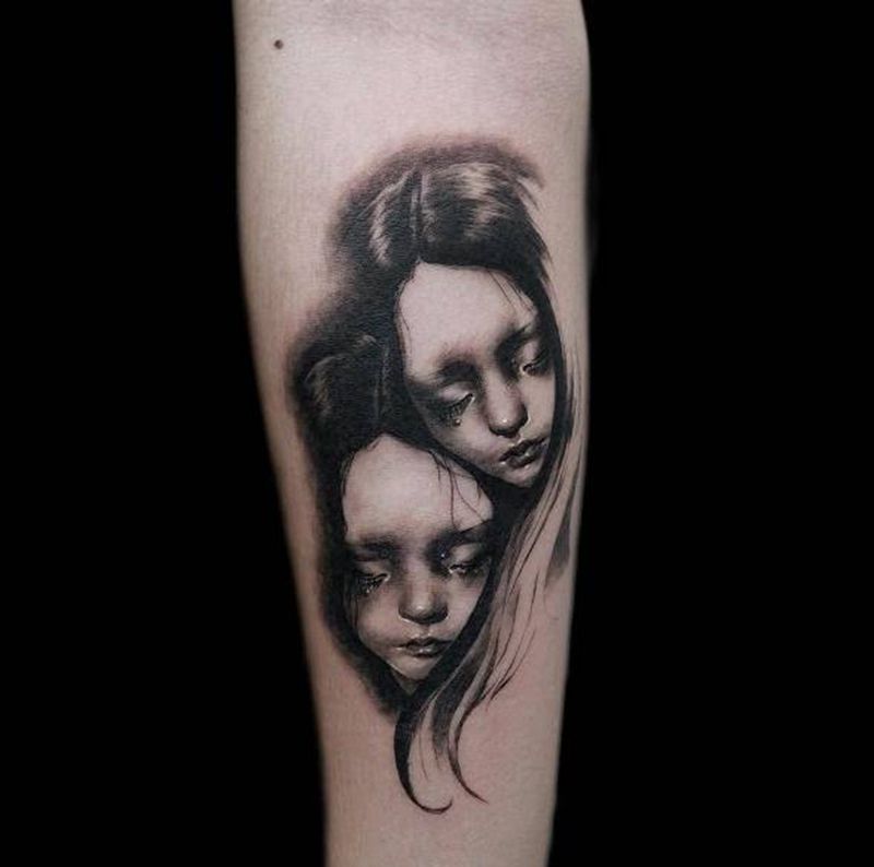 双子纹身图片_手臂欧美写实纹身图案