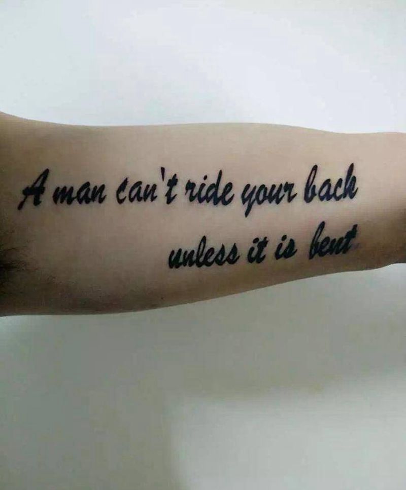 大臂内侧 字母纹身图片_