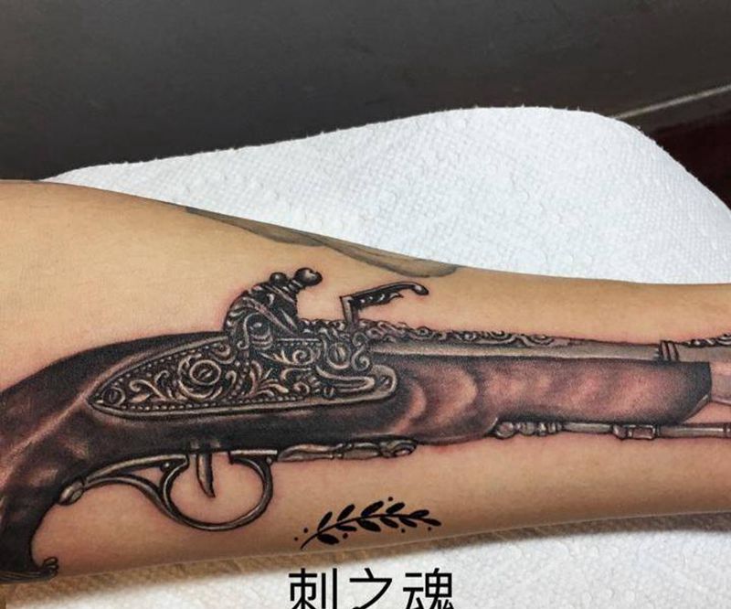 枪纹身图片_