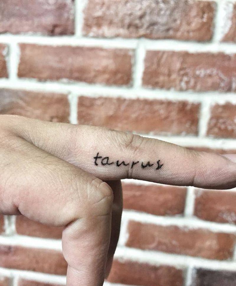 字母纹身图片_手部字符纹身图案