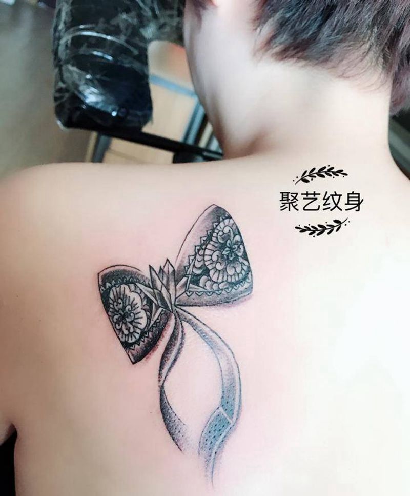 蕾丝蝴蝶结纹身图片_