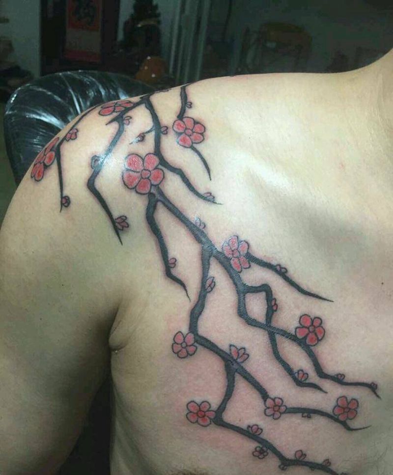 披肩梅花纹身图片_肩部胸部背部手臂传统植物原创成品纹身图案