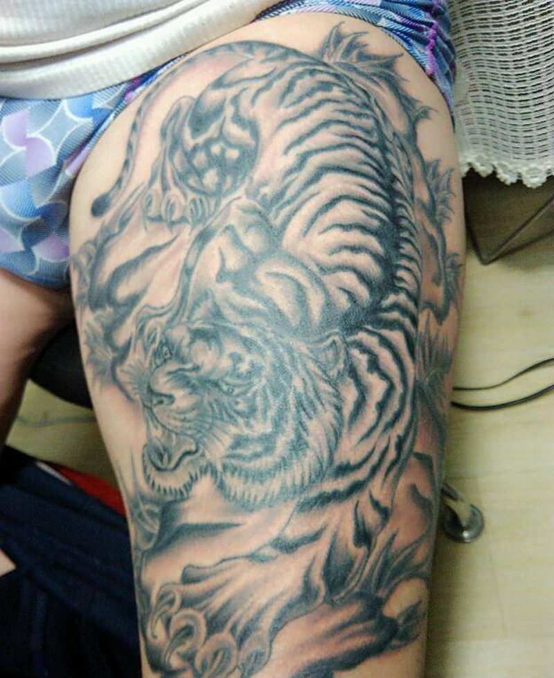 下山虎纹身图片_腿部传统动物成品纹身图案