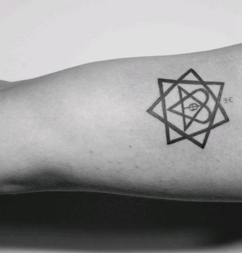 HIM专辑封面纹身图片_几何纹身图案