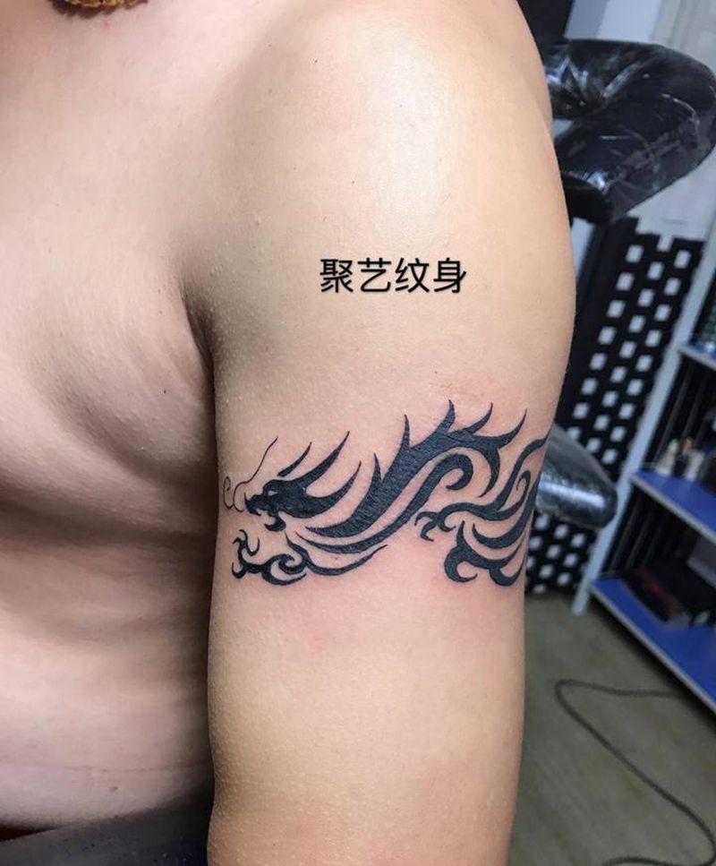 图腾龙臂环纹身图片_
