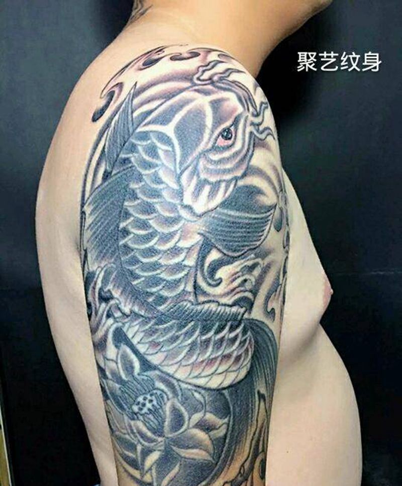 鲤鱼翻江纹身图片_手臂传统动物成品纹身图案