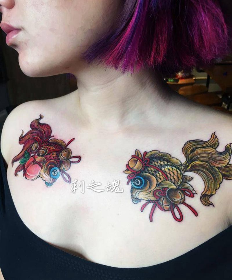 金鱼纹身图片_成品胸部传统清新动物原创纹身图案