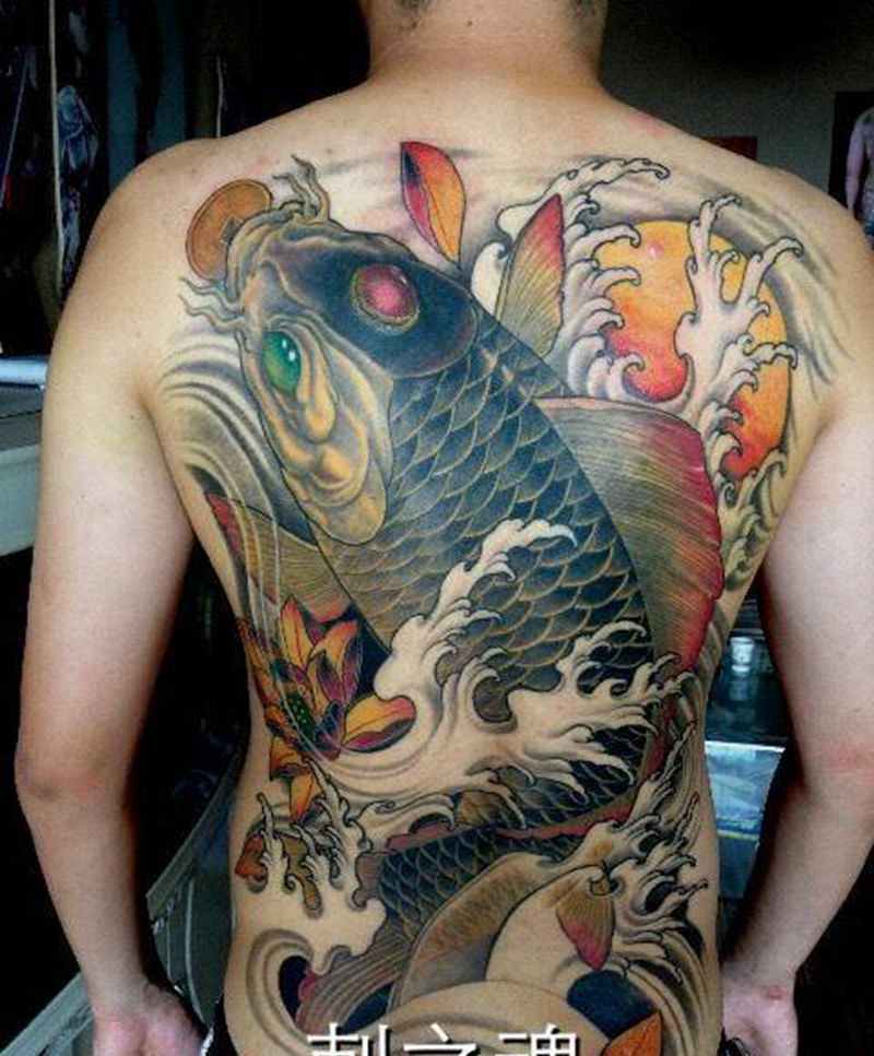 招财鲤鱼纹身图片_成品背部传统习俗动物原创纹身图案