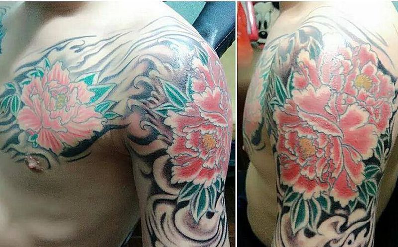 牡丹半甲纹身图片_肩部胸部手臂传统国画植物图腾宗教原创成品纹身图案