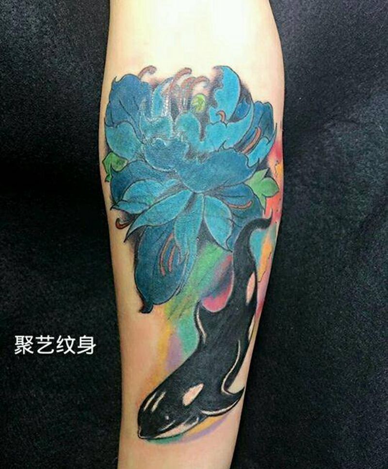 炫彩鲸鱼花纹身图片_手臂欧美动物植物成品纹身图案