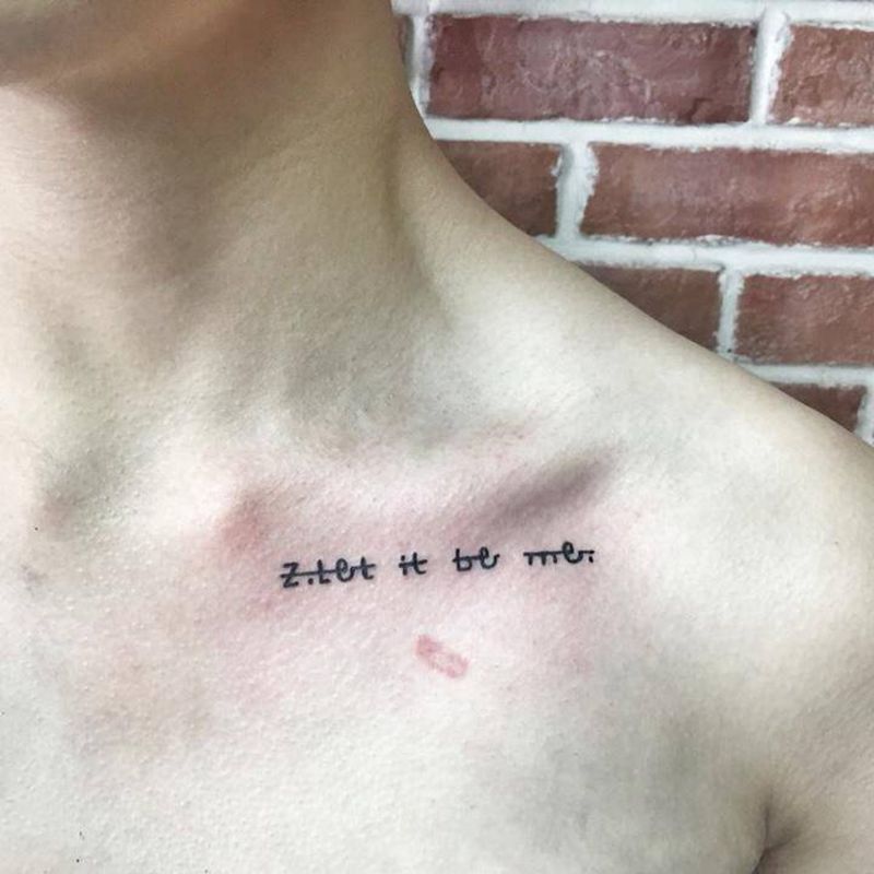 小字母纹身图片_胸部字符纹身图案