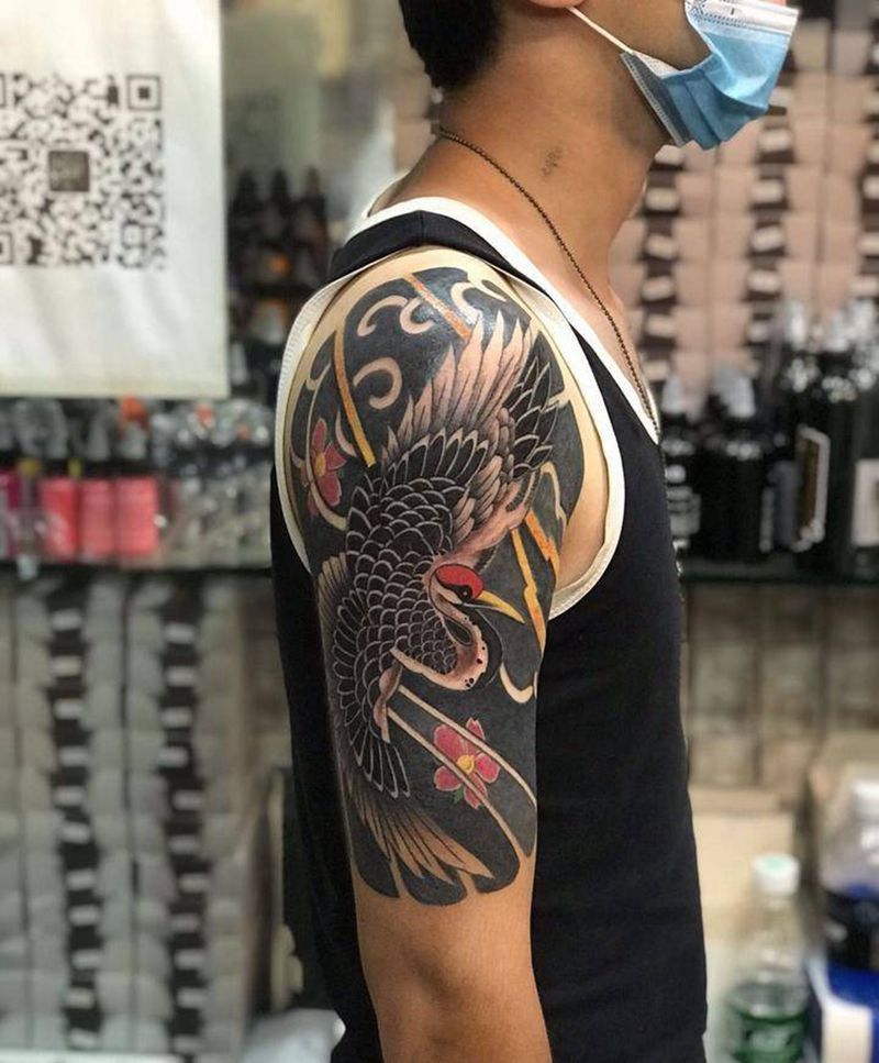 大臂鹤纹身图片_手臂老传统纹身图案