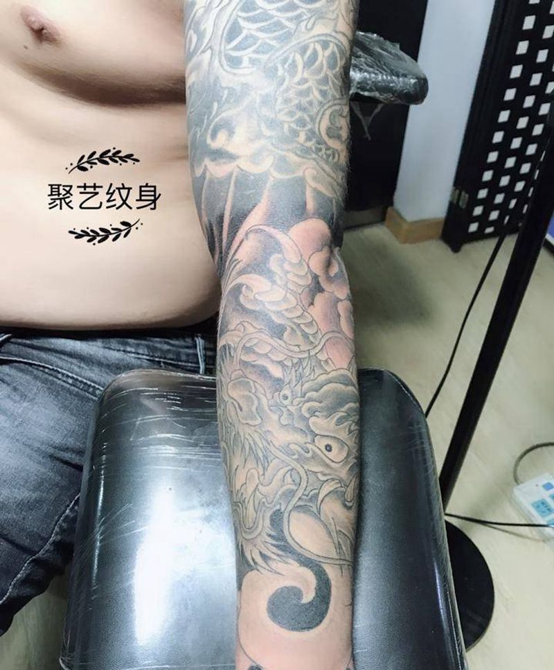 接花臂云龙纹身图片_
