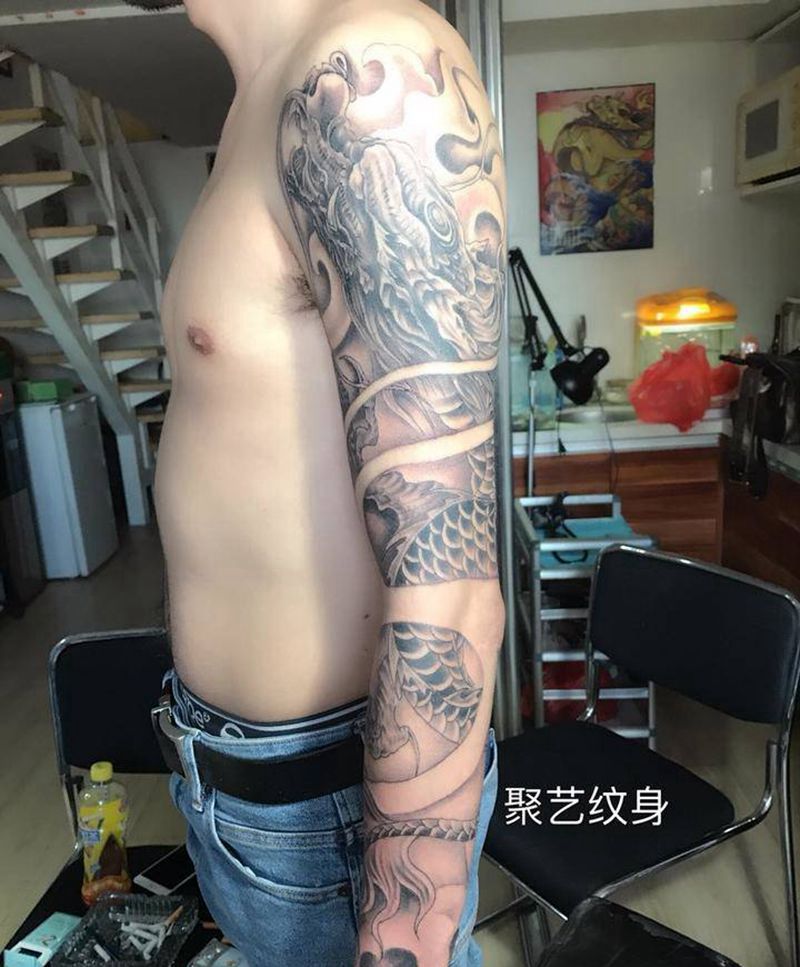 青云直上花臂纹身图片_