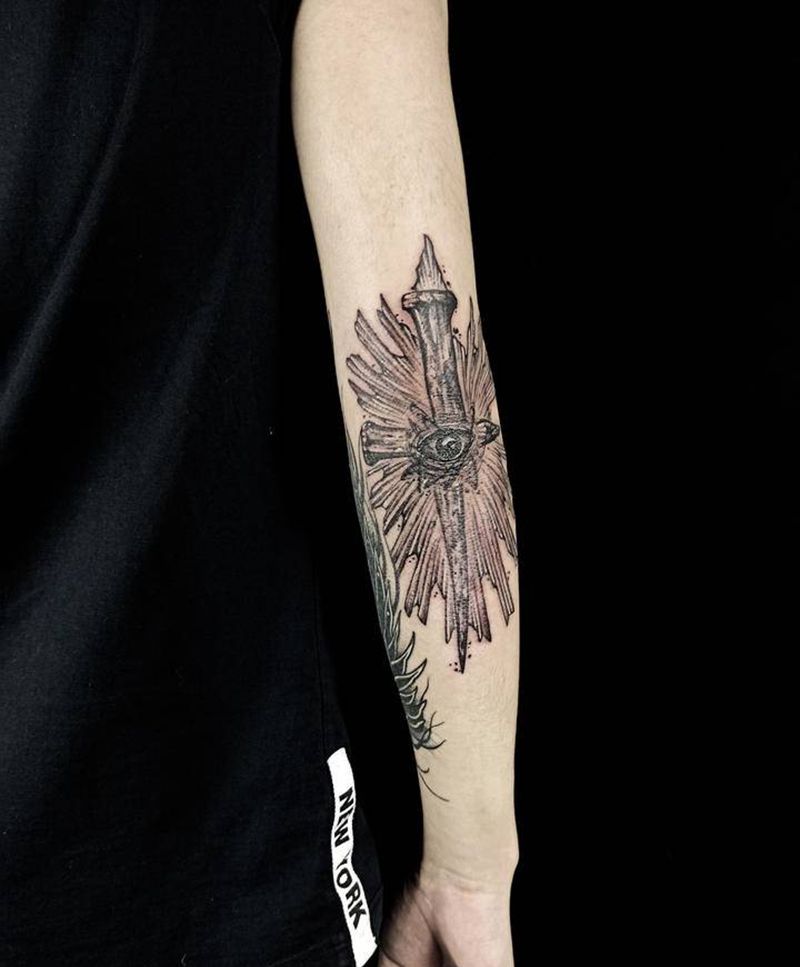 暗黑肘纹身图片_手部手臂点刺花体字暗黑眼睛肘纹身图案