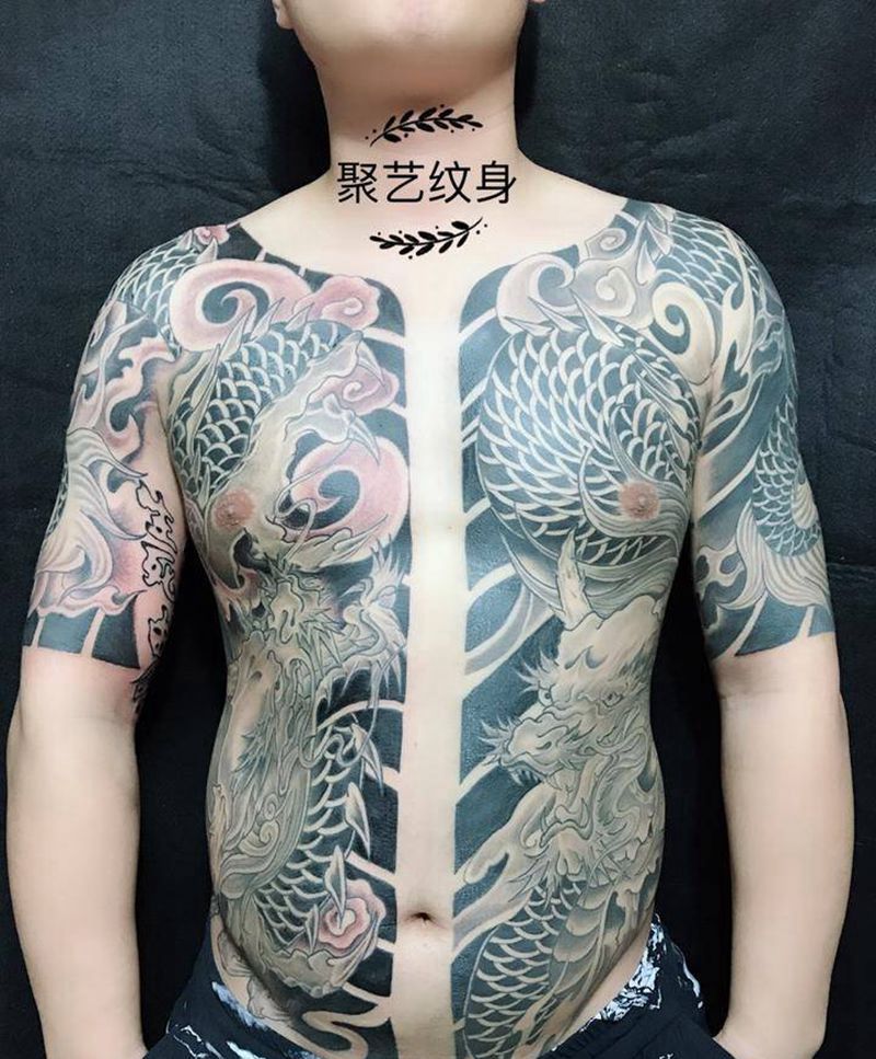 覆盖纹身开衫半甲纹身图片_胸部手臂纹身图案