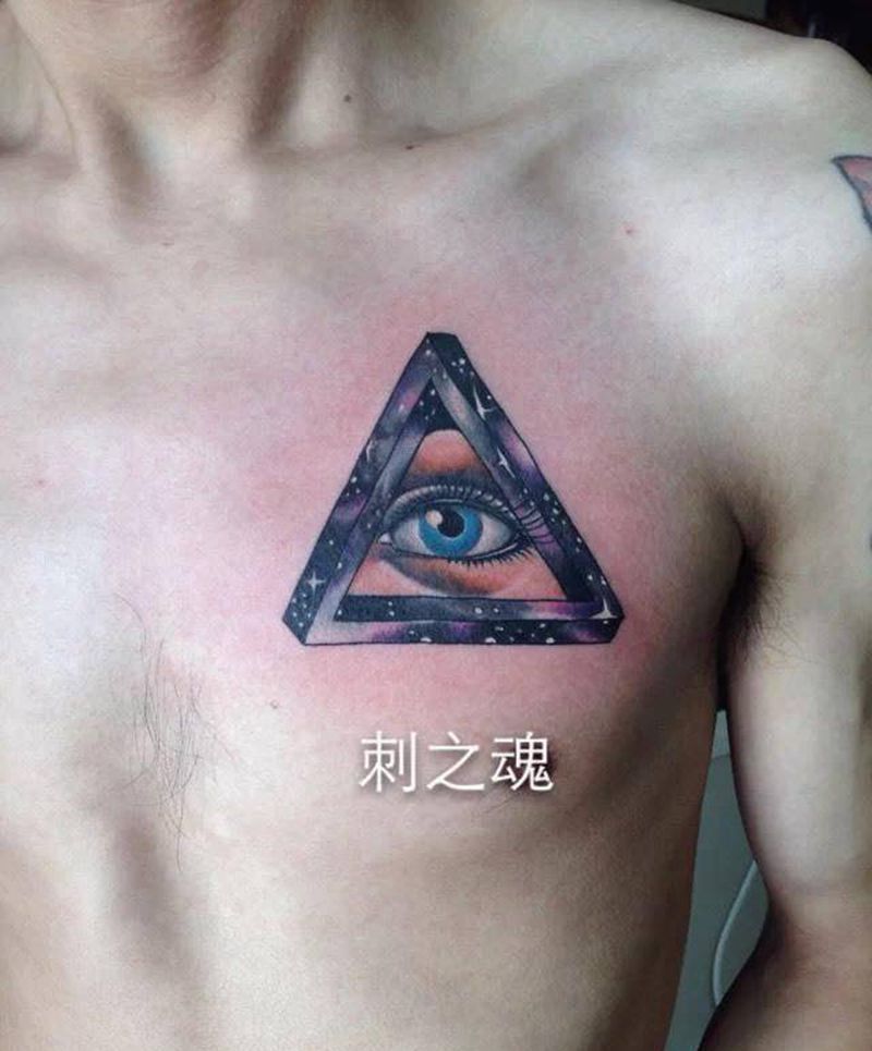 上帝之眼纹身图片_几何欧美写实胸部原创纹身图案