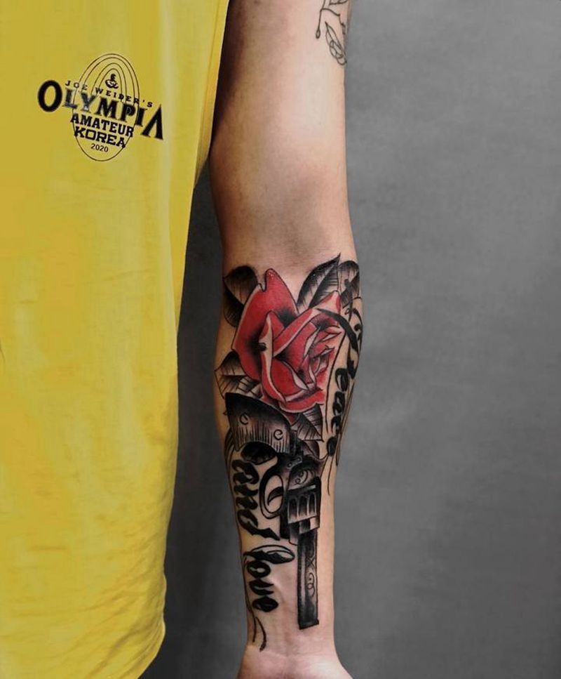 枪与玫瑰纹身图片_手臂纹身图案