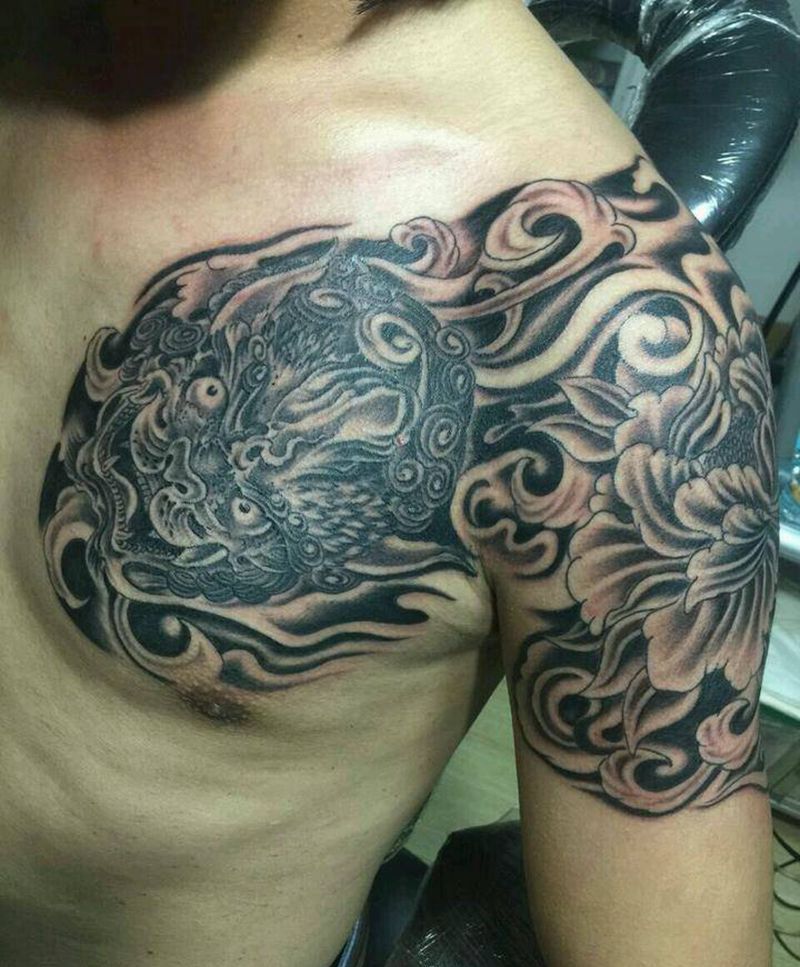 唐狮牡丹半甲纹身图片_肩部胸部手臂传统动物植物宗教成品纹身图案