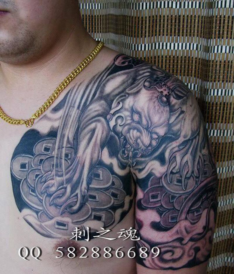 貔貅半胛纹身图片_成品胸部传统动物原创纹身图案