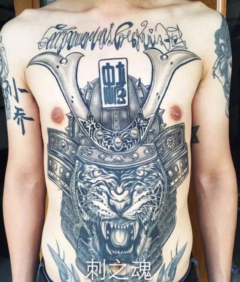 老虎武士纹身图片_成品胸部传统动物纹身图案