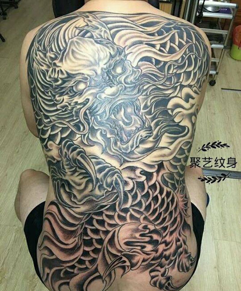 满背云龙纹身图片_背部臀部传统动物宗教原创成品纹身图案