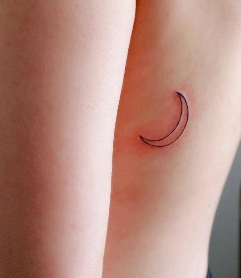 月亮纹身图片_腰部几何纹身图案