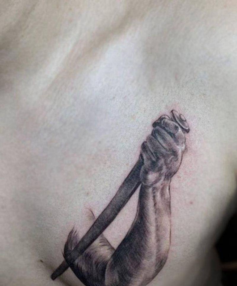 手纹身图片_胸部欧美写实纹身图案