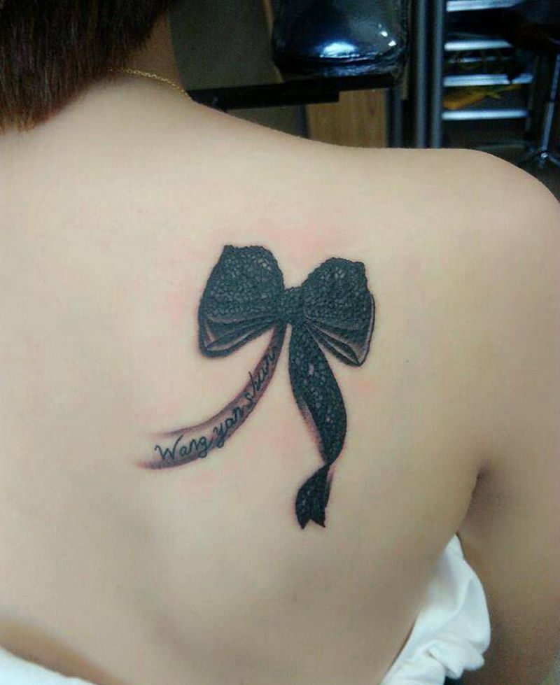 蕾丝蝴蝶结纹身图片_背部欧美字符动物成品纹身图案