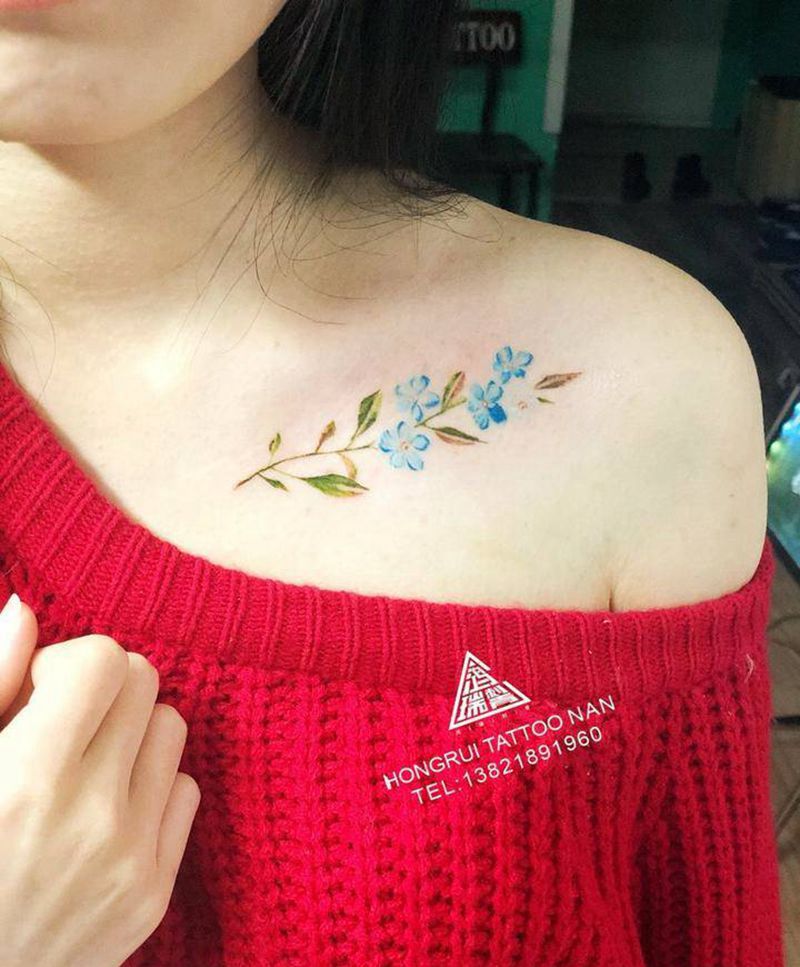 清新小花纹身图片_胸部清新植物纹身图案