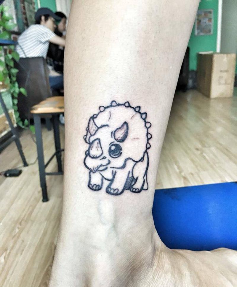 小恐龙纹身图片_清新脚部腿部纹身图案