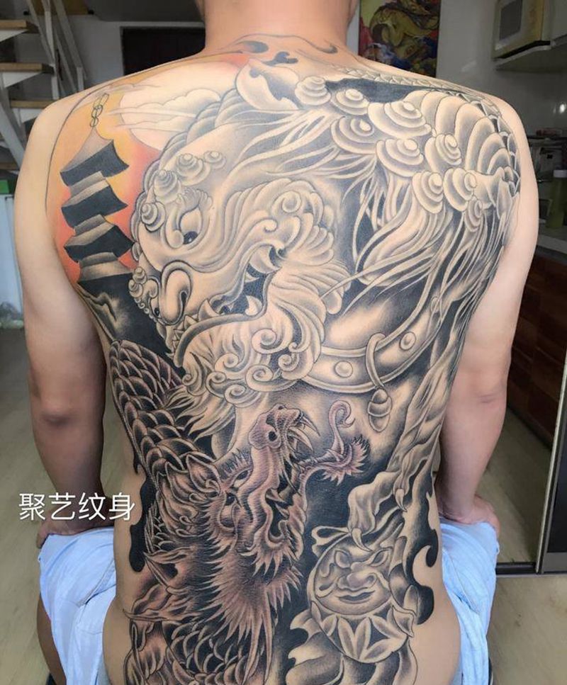 唐狮祥龙纹身图片_成品背部传统动物鬼神纹身图案