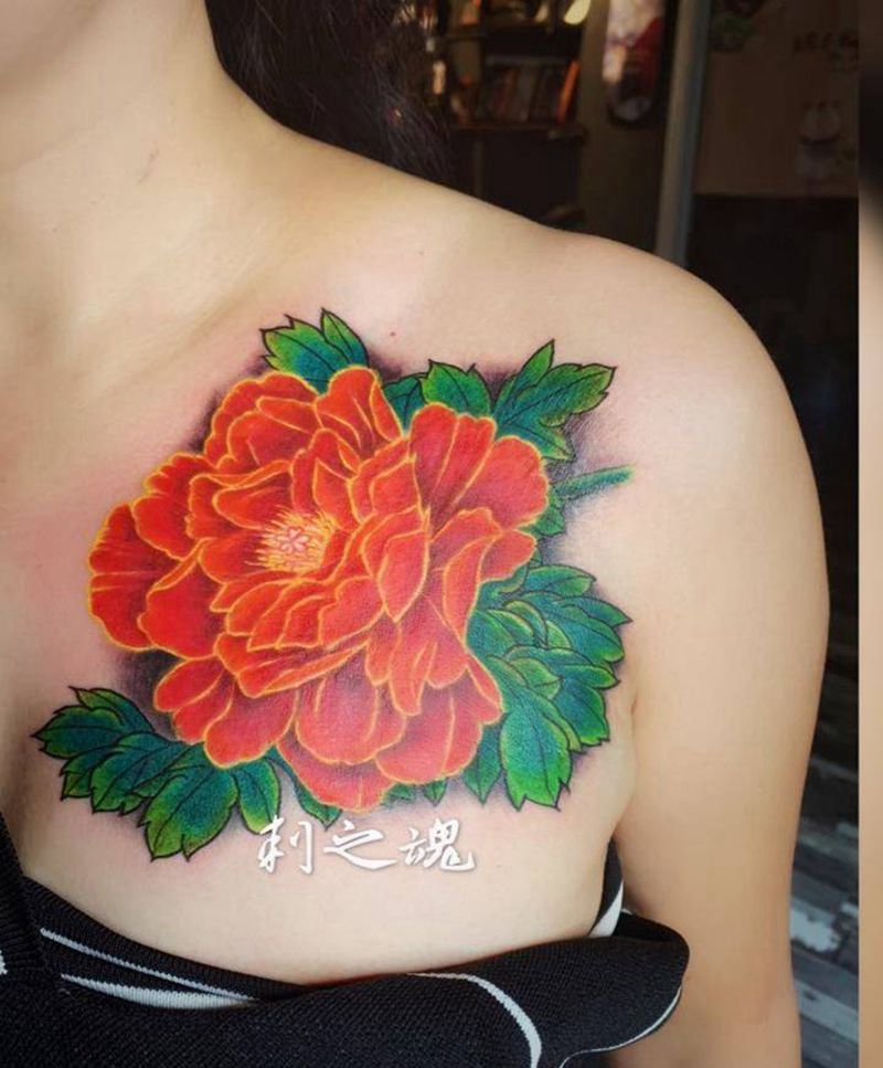 牡丹纹身图片_肩部新传统纹身图案