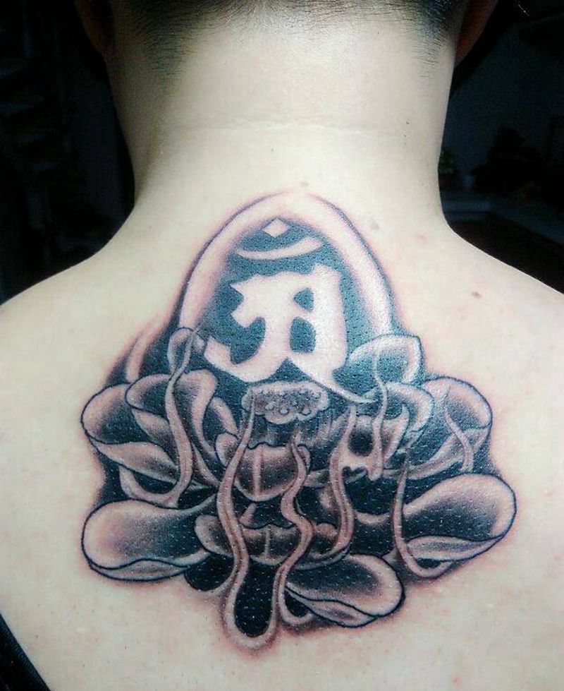 莲花梵文纹身图片_颈部传统字符植物宗教成品纹身图案